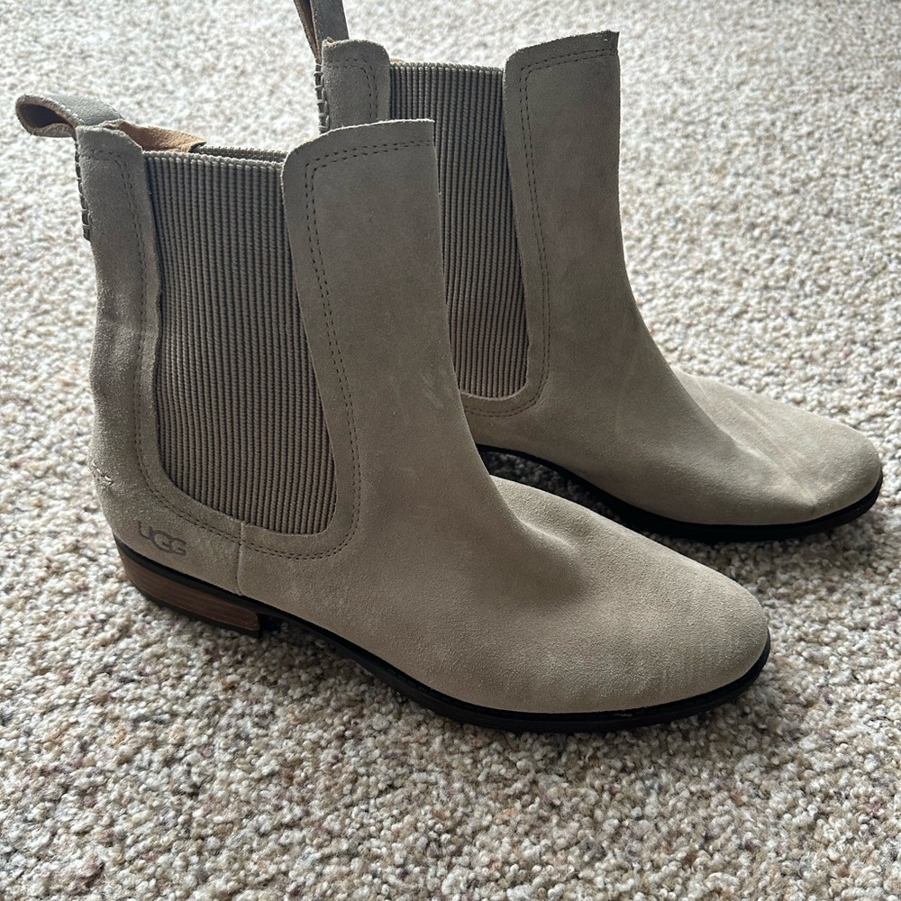 Ugg slip on boots size 8 tan color
